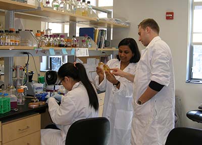 Students in the Rowe-Magnus lab